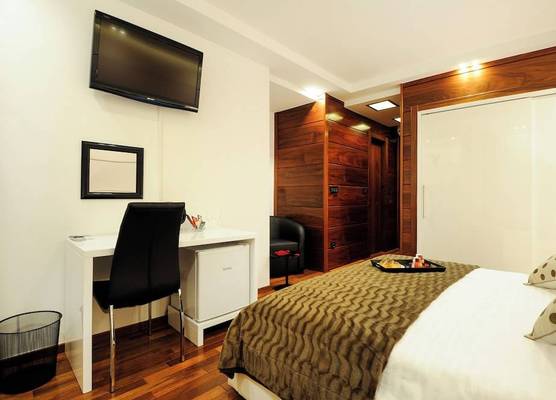 Main Street Studio and Rooms 1