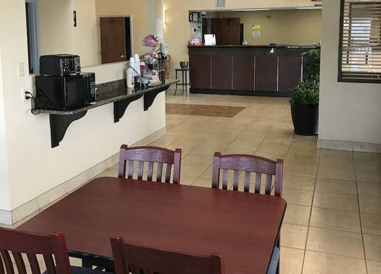 Carolina Inn & Suites of Lake Norman 1