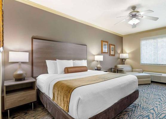 Best Western Plus Crown Colony Inn & Suites 1