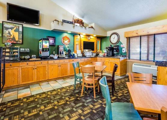 AmericInn by Wyndham Hampton 1
