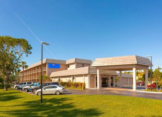 Baymont by Wyndham Bonita Springs 1