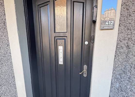 JOIVY Stylish Castle View Flat with Balcony 1