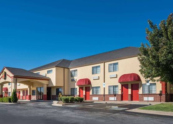 Super 8 by Wyndham Claremore OK 1