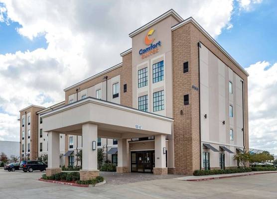 Comfort Suites Near Sam Houston Race Park 1