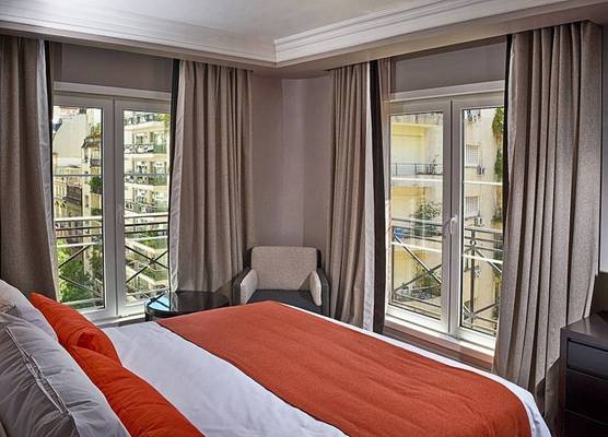 Carles Hotel 1
