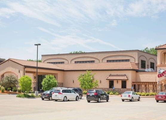 Ramada by Wyndham Des Moines Tropics Resort & Conference Ctr 1