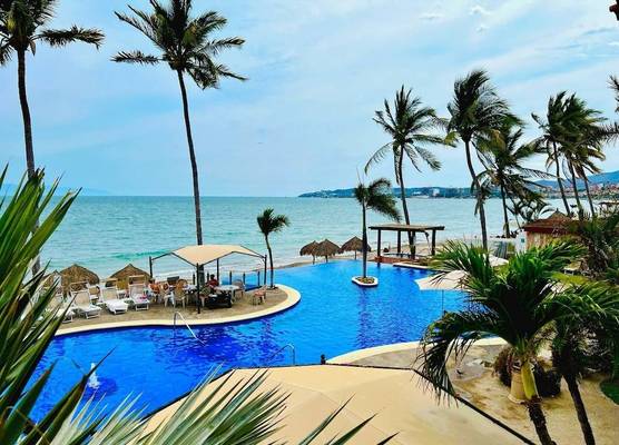 Los Picos Hotel & Suites Bucerias 1
