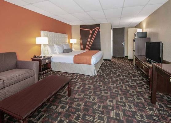 Howard Johnson by Wyndham Oklahoma City OKC Airport, Near Fairgrounds, I40- FREE FULL HOT BREAKFAST 1