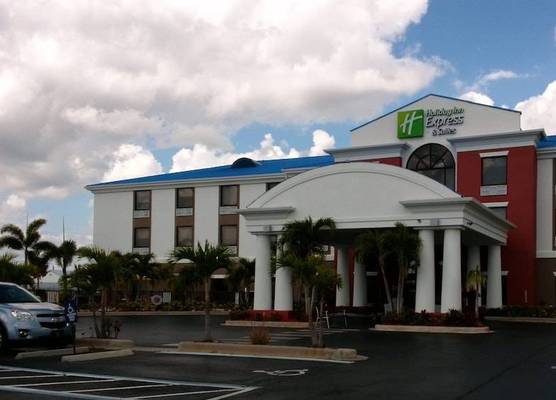Holiday Inn Express & Suites LAKE OKEECHOBEE by IHG 1