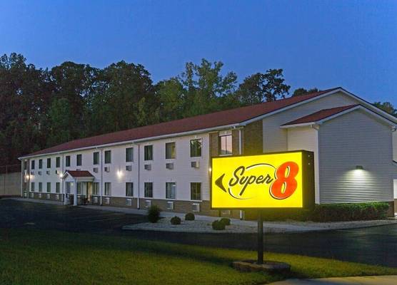 Super 8 by Wyndham Radcliff Ft. Knox Area 1