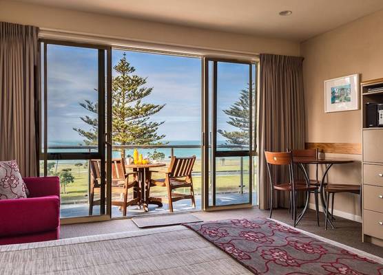 Pebble Beach Motor Inn 1