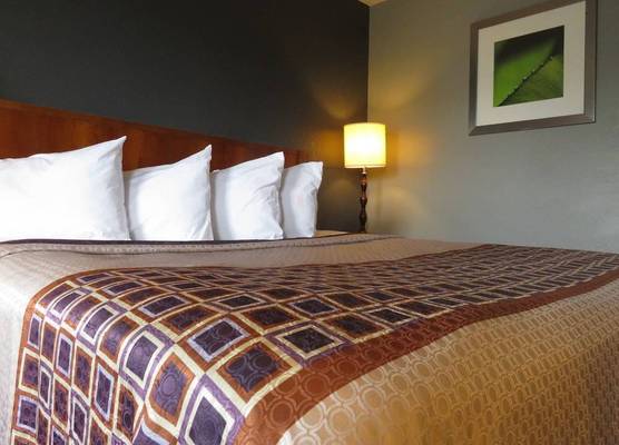 Travelodge by Wyndham Walterboro 1