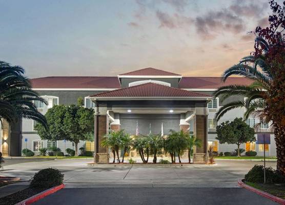 La Quinta by Wyndham Visalia/Sequoia Gateway 1