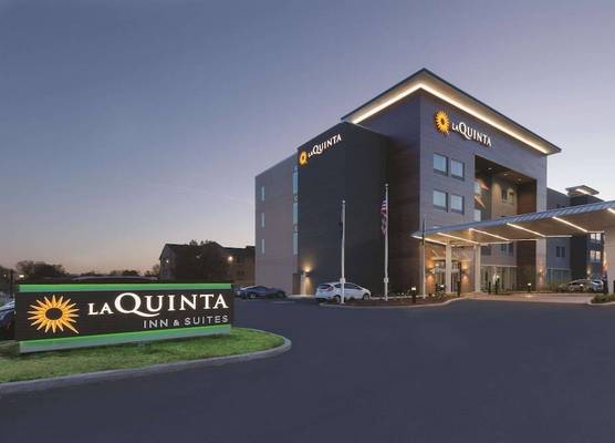 La Quinta by Wyndham Terre Haute 1