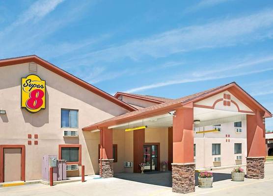 Super 8 by Wyndham Longmont/Del Camino 1