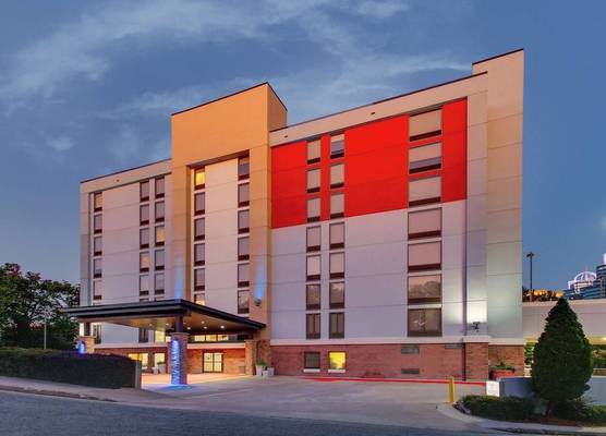 Holiday Inn Express & Suites ATLANTA N-PERIMETER MALL AREA by IHG 1