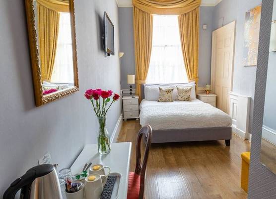 Edinburgh Townhouse 1