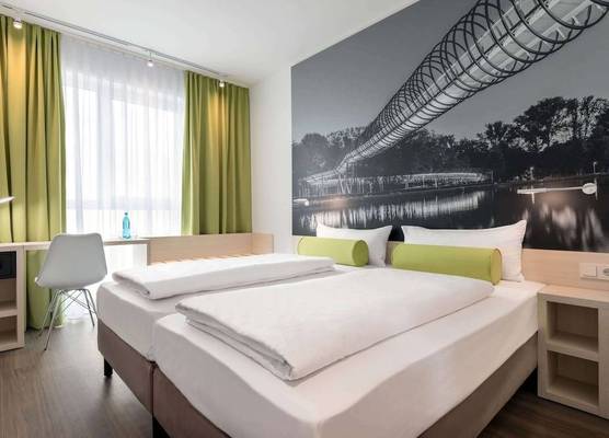 Super 8 by Wyndham Oberhausen am Centro 1