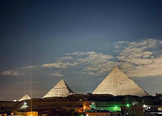 Isis pyramids view inn 1