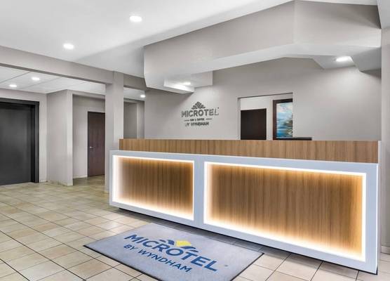 Microtel Inn & Suites by Wyndham Prairie du Chien 1