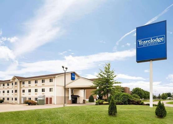 Travelodge by Wyndham Clinton Valley West Court 1