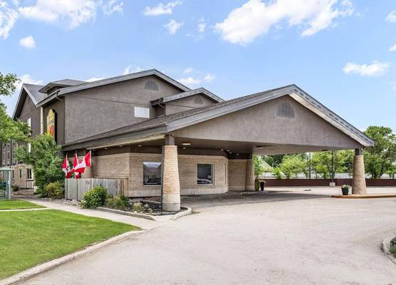 Super 8 by Wyndham Winnipeg West 1