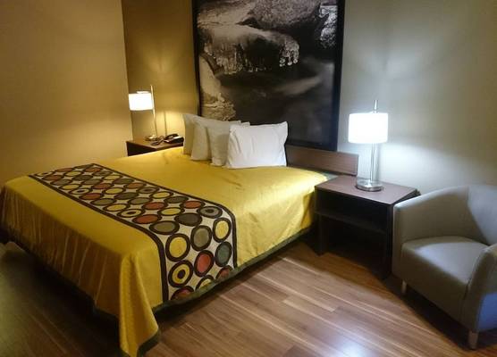 ASHEVILLE AIRPORT INN 1