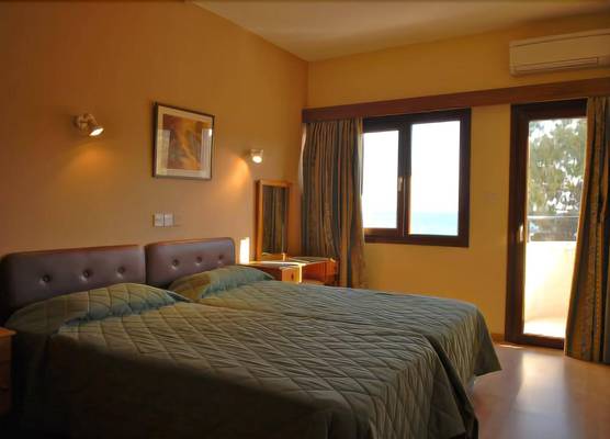 Pigeon Beach Hotel Apartments 1