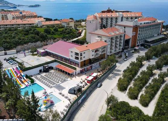 Ramada Hotel & Suites by Wyndham Kusadasi 1
