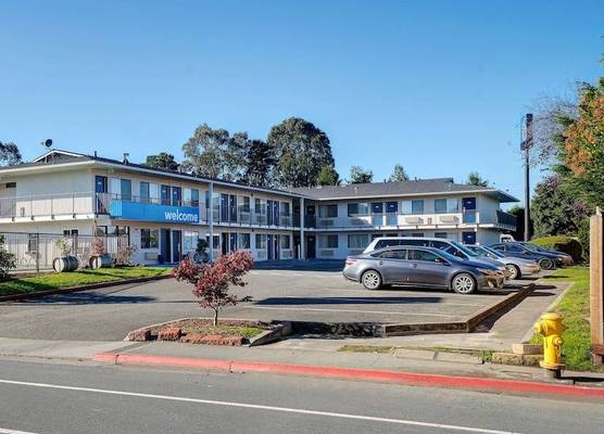 Motel 6 Arcata, CA - Cal Poly Humboldt 1