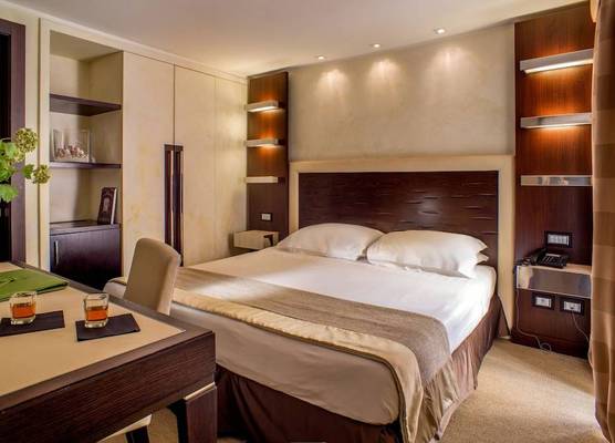 Les Fleurs Luxury House 1