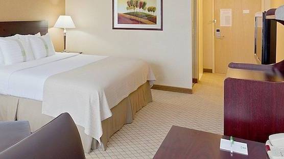 Armoni Inn & Suites 1