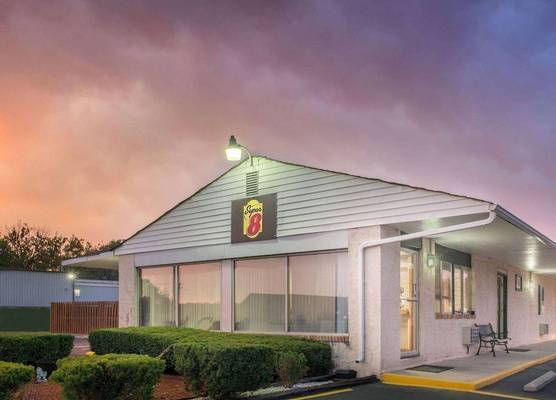 Super 8 by Wyndham Centerville-Richmond 1