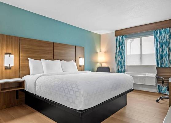 Clarion Pointe Springfield Southeast 1