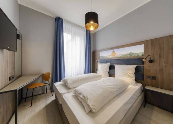 Smart Stay Hotel Station 1