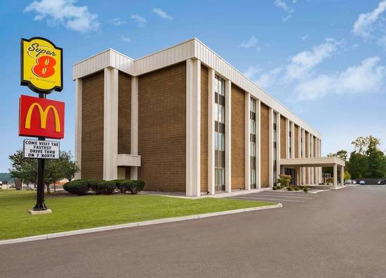 Super 8 by Wyndham Liverpool/Syracuse North Airport 1