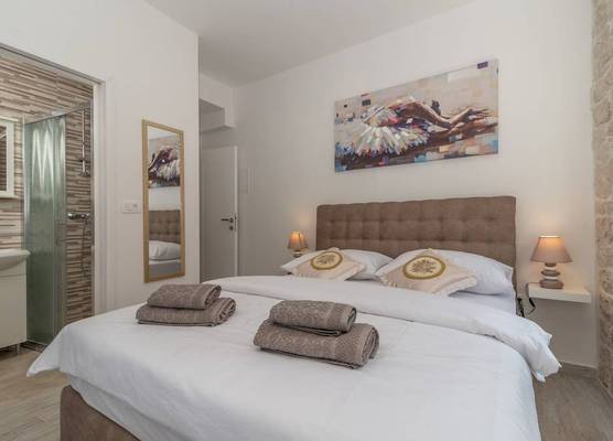 Studios Kadena Trogir - 18th century stone house 1