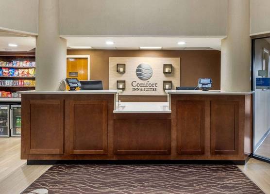 Comfort Inn & Suites Hamilton Place 1