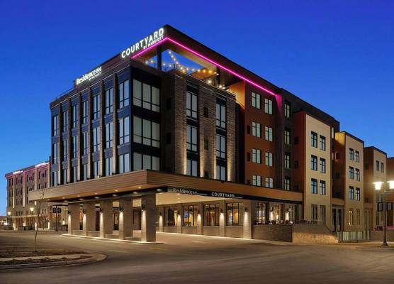 Courtyard by Marriott Milwaukee Brookfield at Poplar Creek 1