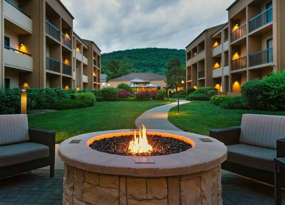 Courtyard by Marriott Mahwah 1