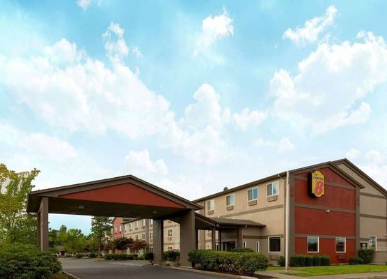 Super 8 by Wyndham Woodburn 1