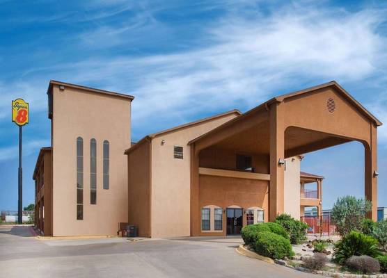 Super 8 by Wyndham Bastrop TX 1