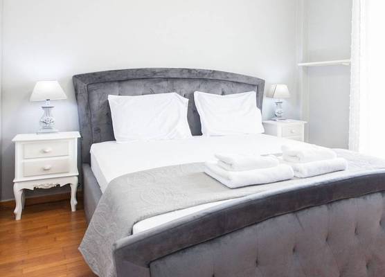Modern apt with Increbilbe Athens Views 1