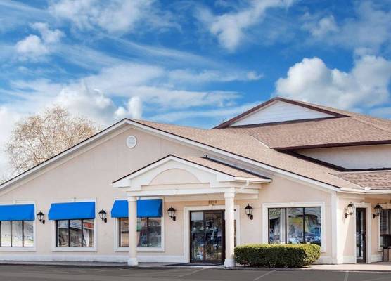 Howard Johnson by Wyndham Niagara Falls 1