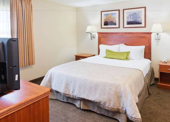 Candlewood Suites MEDFORD by IHG 1