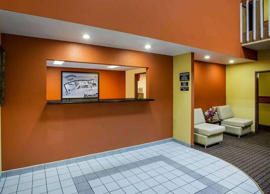 Super 8 by Wyndham Crawfordsville 1