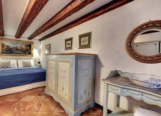 Canal View Suite in Rialto by Wonderful Italy 1