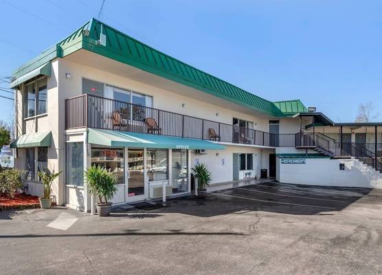 Econo Lodge Conway Central 1