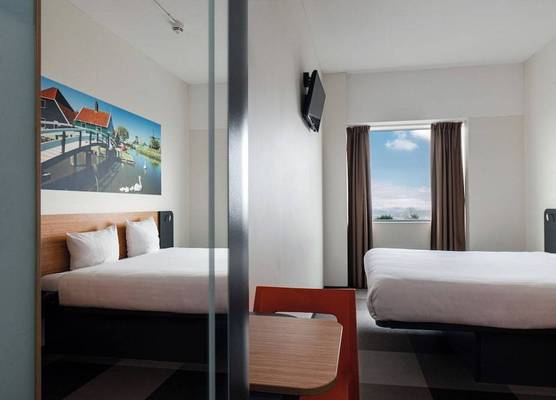 easyHotel Amsterdam Zaandam 1