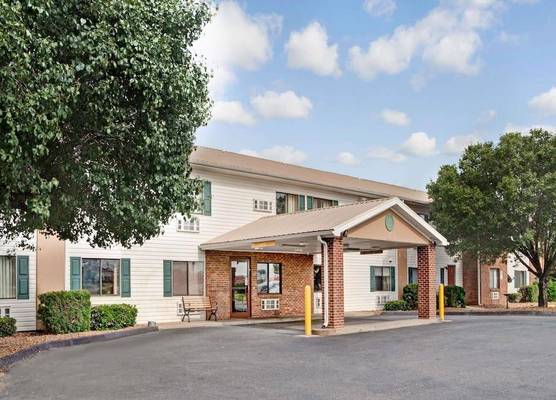 Super 8 by Wyndham West Memphis 1